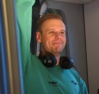 Documentaire Armin van Buuren tijdens optreden UNVRS