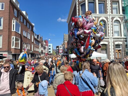‘Ga tijdens Koningsdag en Koningsdag niet met de auto de stad in’